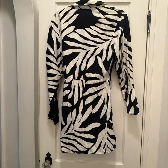 NWT H&M Animal Print Wrap Dress - Picture 3 of 5